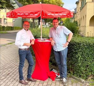 Unser Vorsitzender Martin Lips und Beisitzer Martin Schlüter beim Treffpunkt-Süd-Infostand am Weberplatz